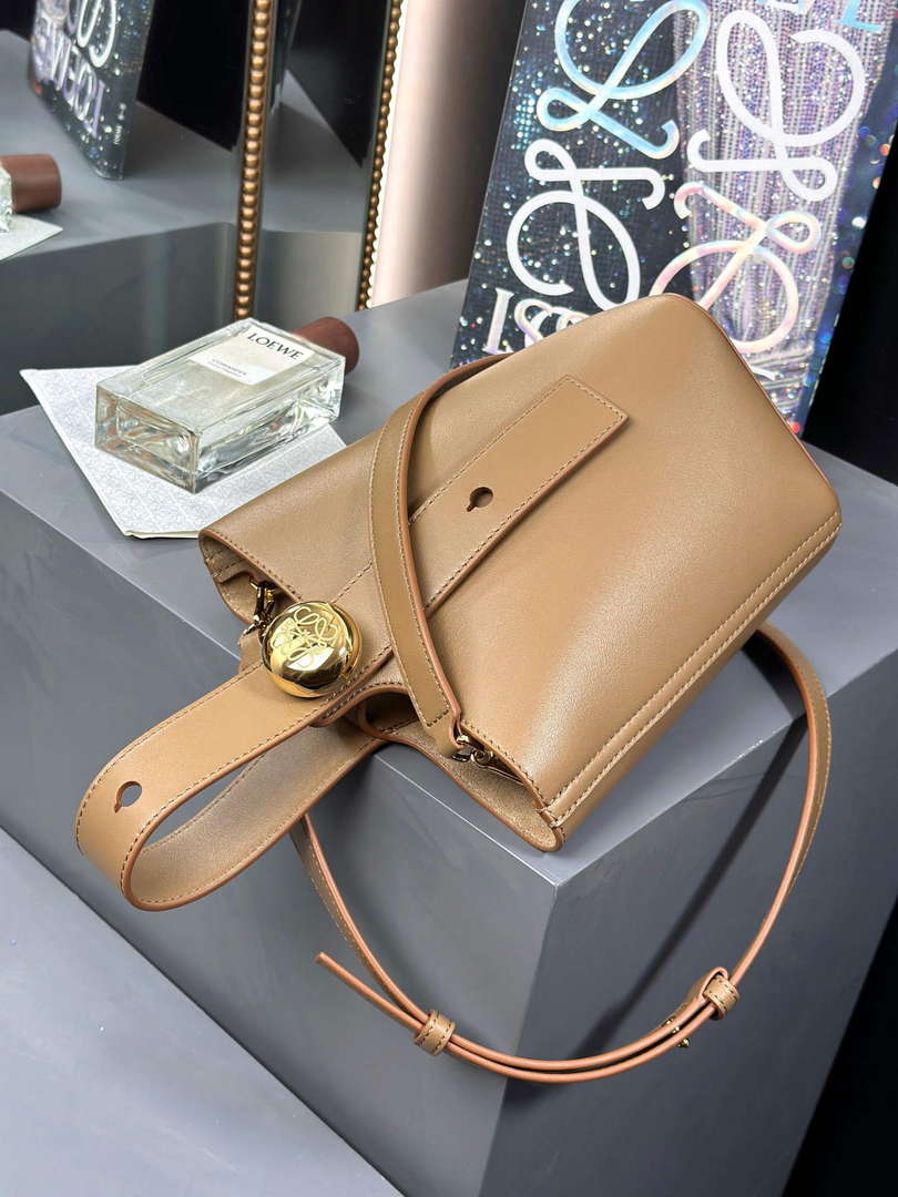 Loewe AANBBBMX01 Mini Pebble Bucket Bag in mellow calfskin Brown