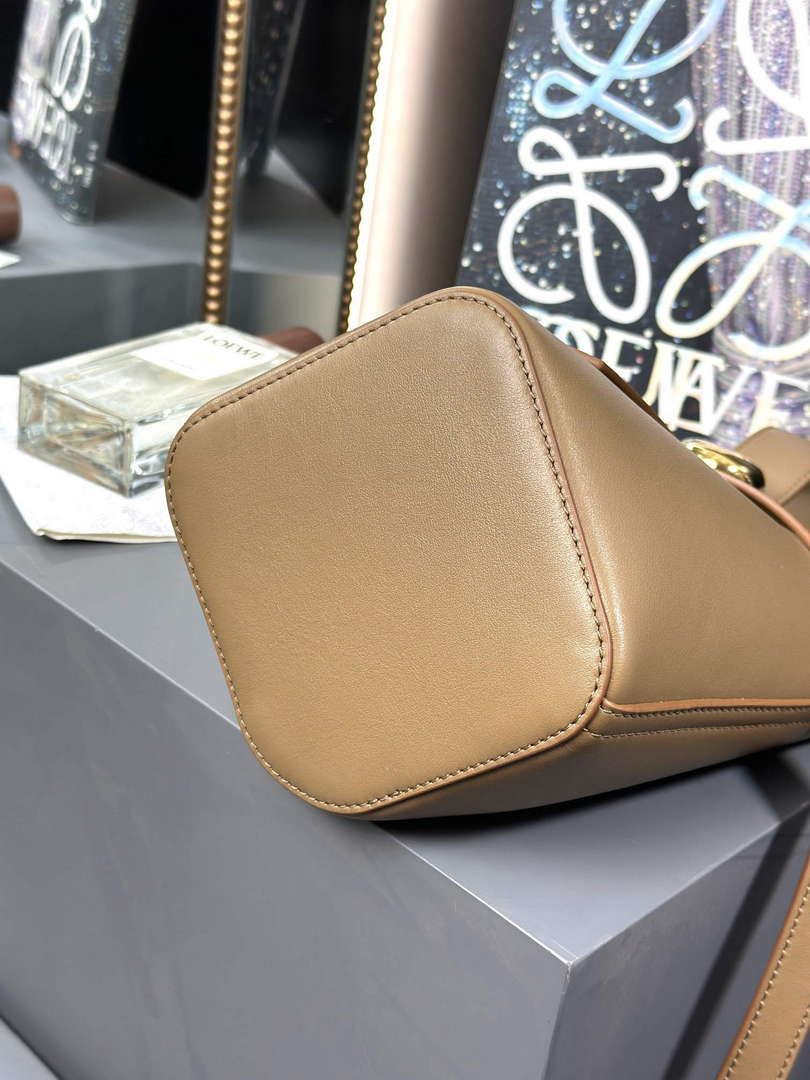 Loewe AANBBBMX01 Mini Pebble Bucket Bag in mellow calfskin Brown