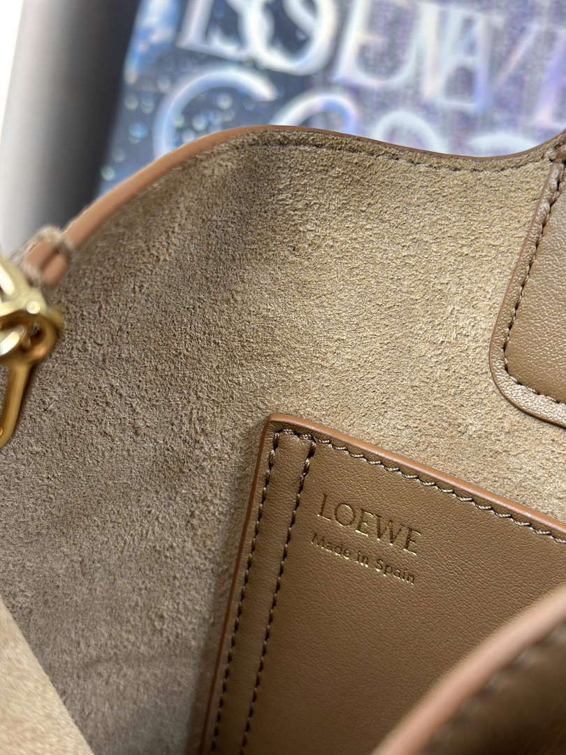 Loewe AANBBBMX01 Mini Pebble Bucket Bag in mellow calfskin Brown