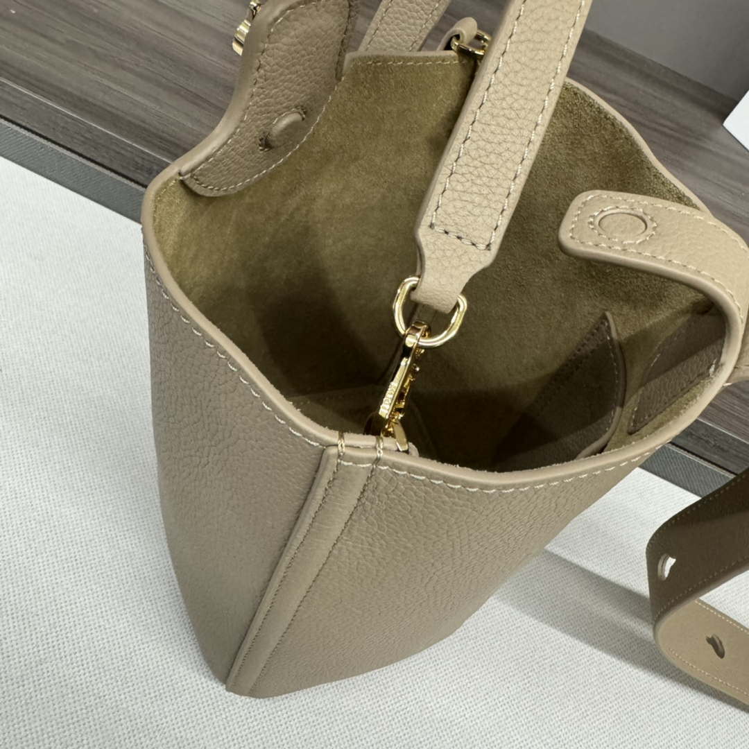 Loewe AANBBBMX01 Mini Pebble Bucket Bag in mellow calfskin Apricot