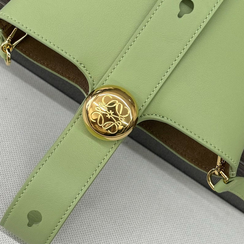 Loewe AANBBBMX02  Mini Pebble Bucket bag in soft grained calfskin Loe8001