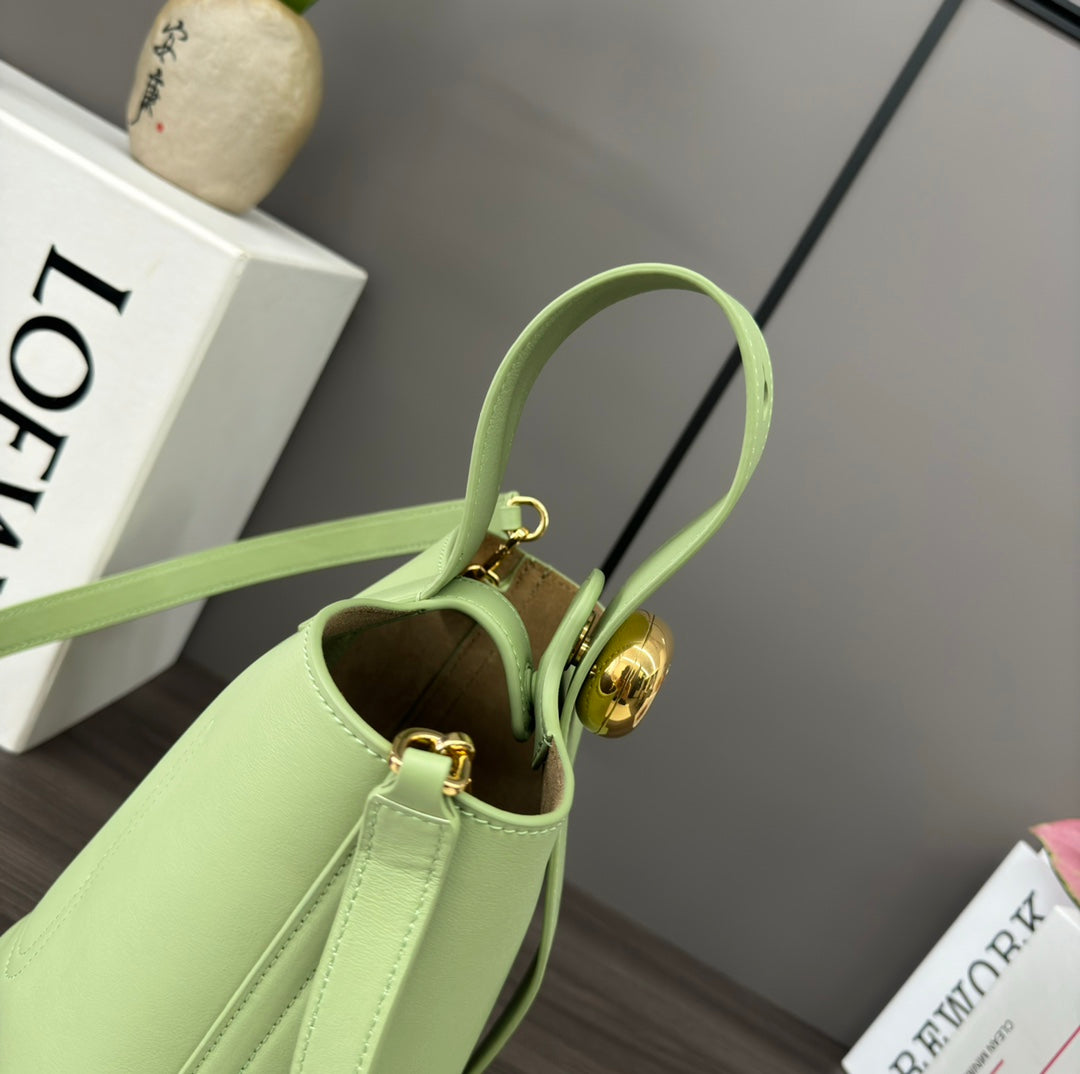 Loewe AANBBBMX02  Mini Pebble Bucket bag in soft grained calfskin Loe8001