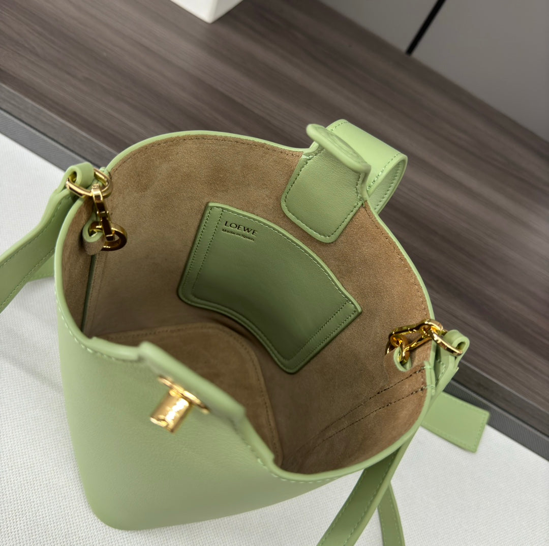 Loewe AANBBBMX02  Mini Pebble Bucket bag in soft grained calfskin Loe8001