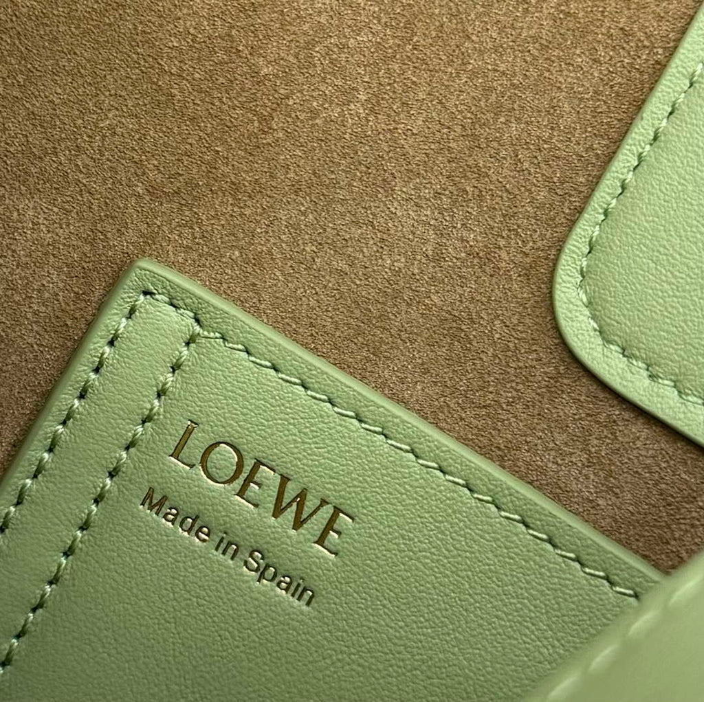 Loewe AANBBBMX02  Mini Pebble Bucket bag in soft grained calfskin Loe8001