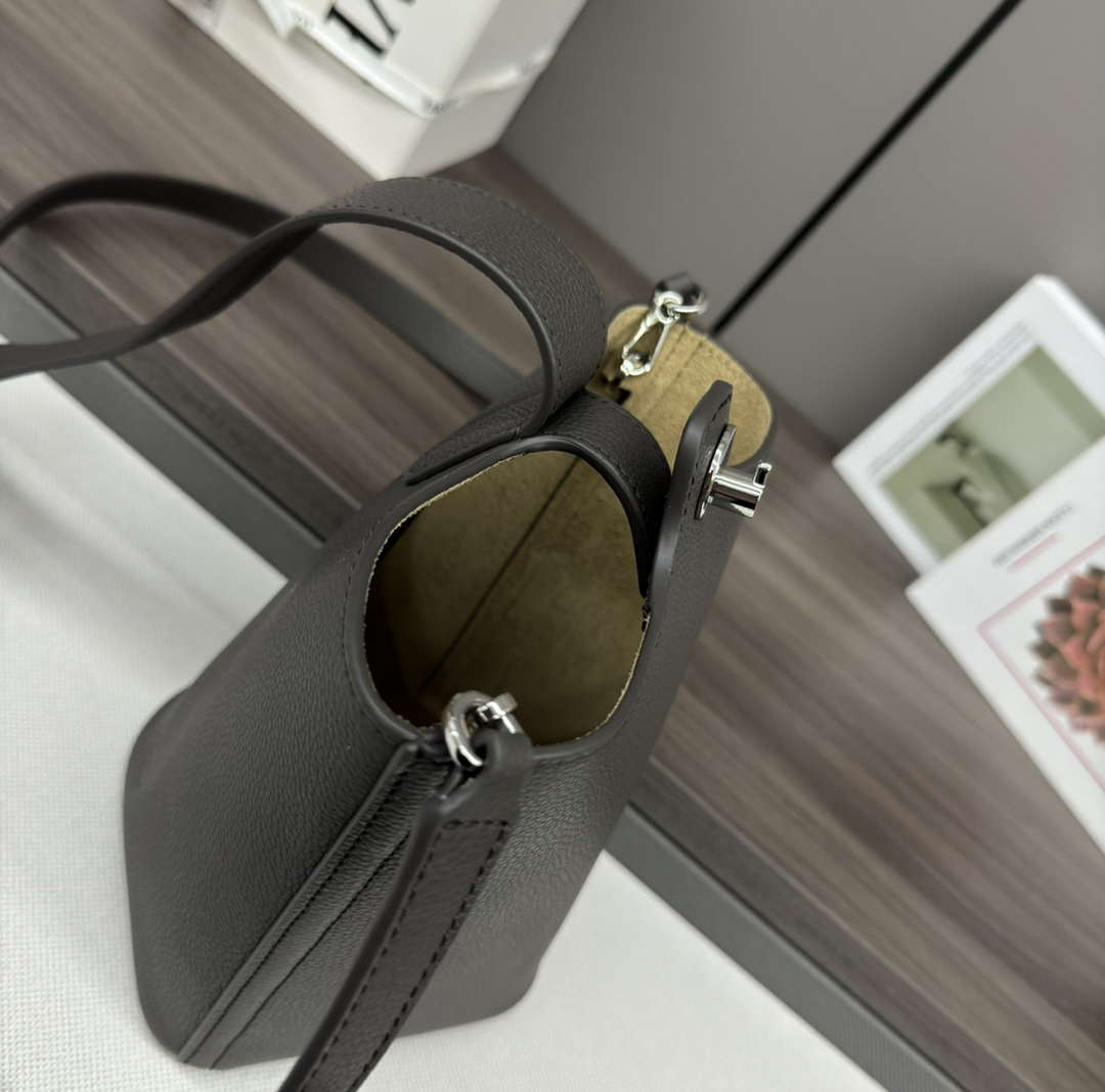Loewe AANBBBMX02 Mini Pebble Bucket bag in soft grained calfskin Loe8011
