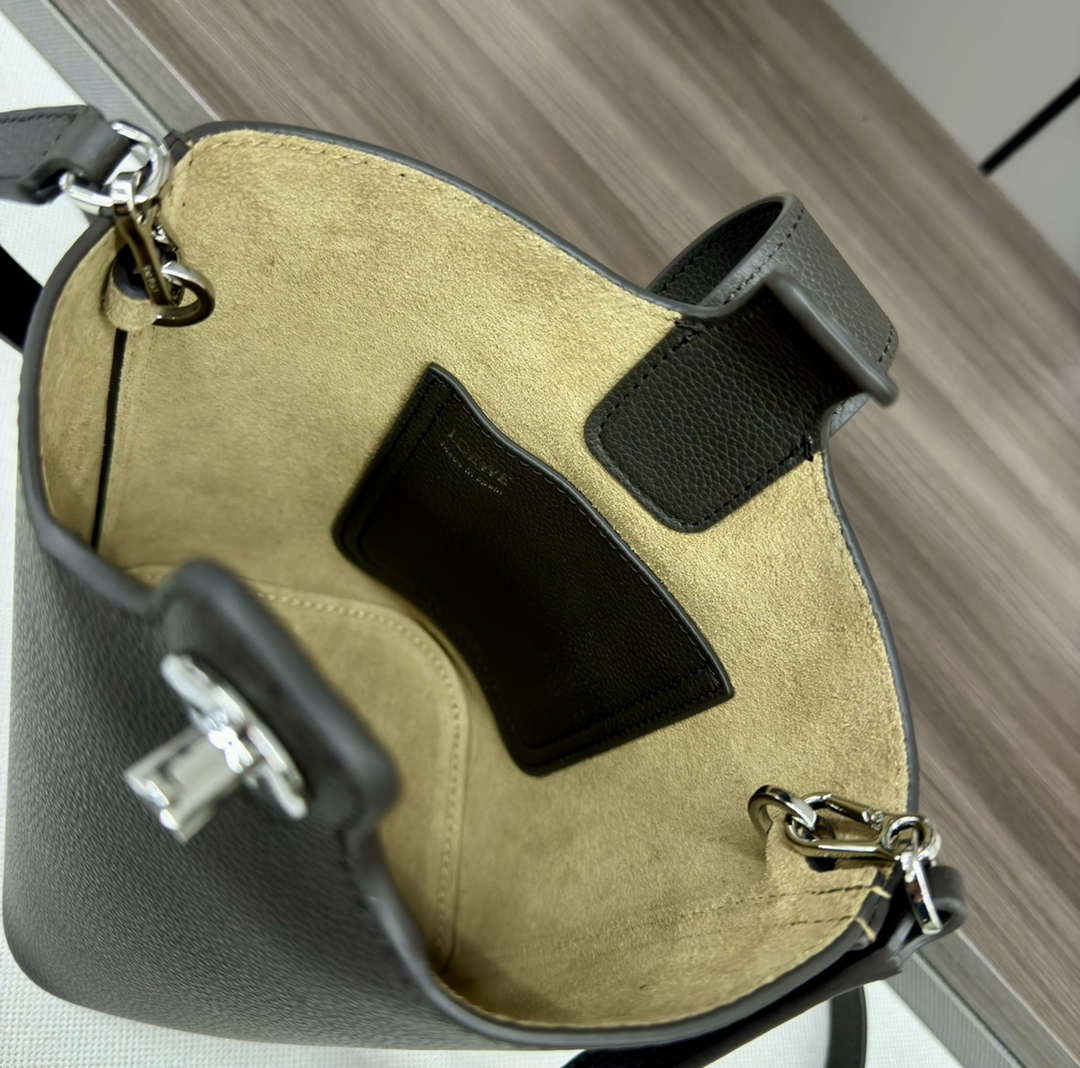 Loewe AANBBBMX02 Mini Pebble Bucket bag in soft grained calfskin Loe8011
