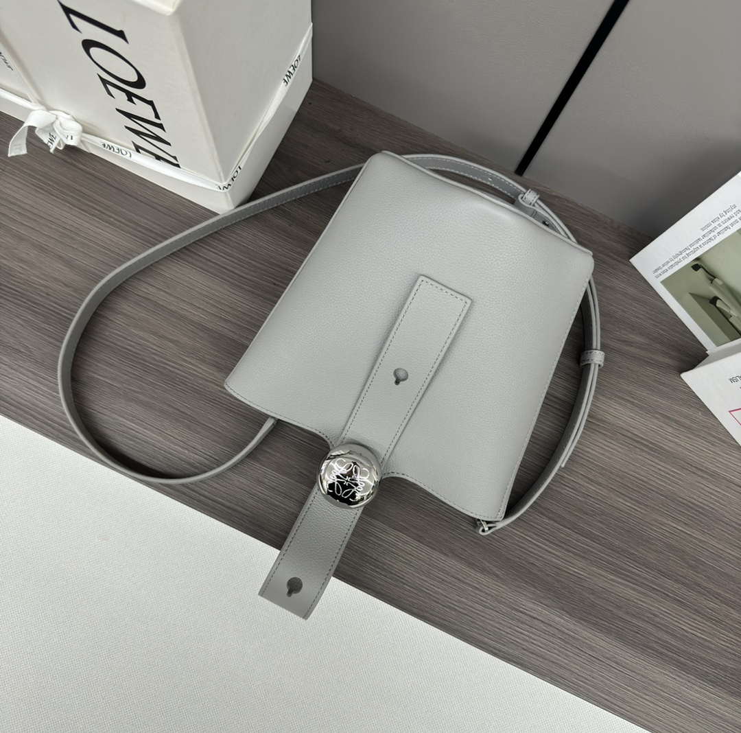 Loewe AANBBBMX02 Mini Pebble Bucket bag in soft grained calfskin Loe8012