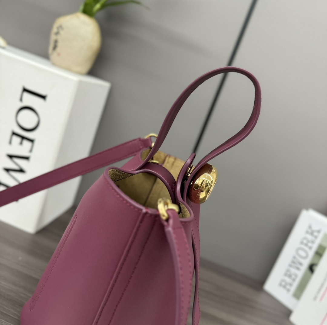 Loewe AANBBBMX02 Mini Pebble Bucket bag in soft grained calfskin Loe8002