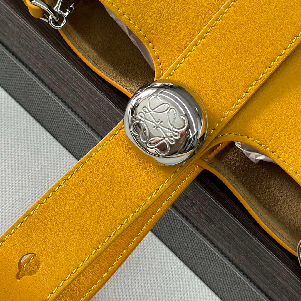 Loewe AANBBBMX02 Mini Pebble Bucket bag in soft grained calfskin Loe8005