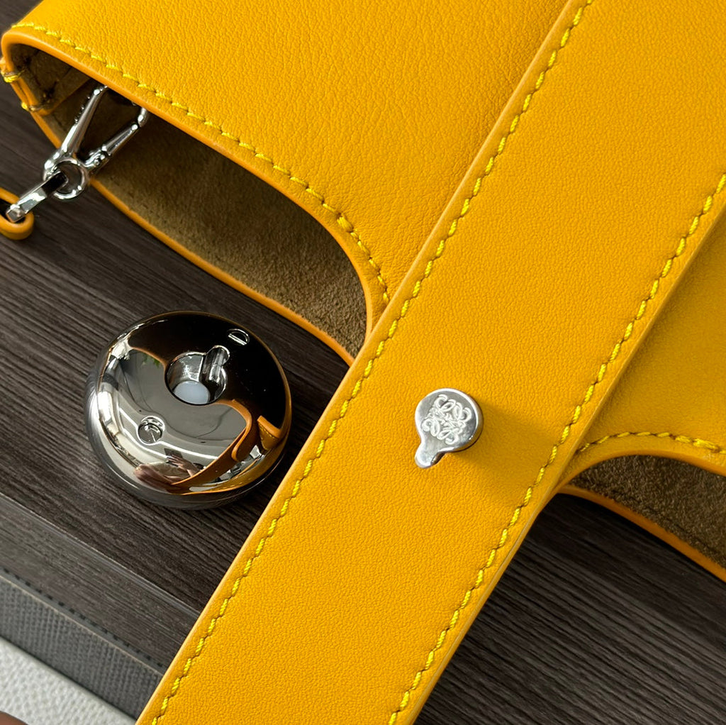 Loewe AANBBBMX02 Mini Pebble Bucket bag in soft grained calfskin Loe8005