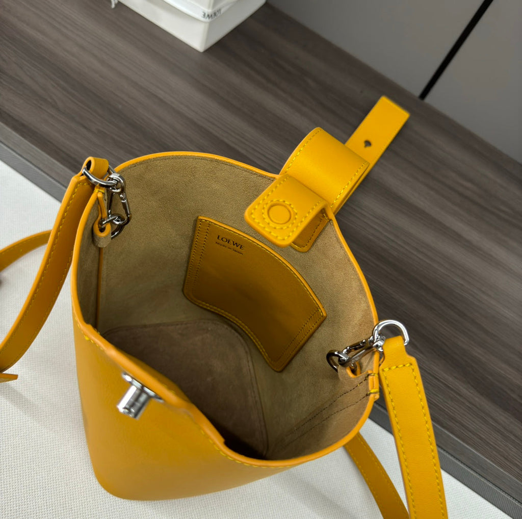 Loewe AANBBBMX02 Mini Pebble Bucket bag in soft grained calfskin Loe8005