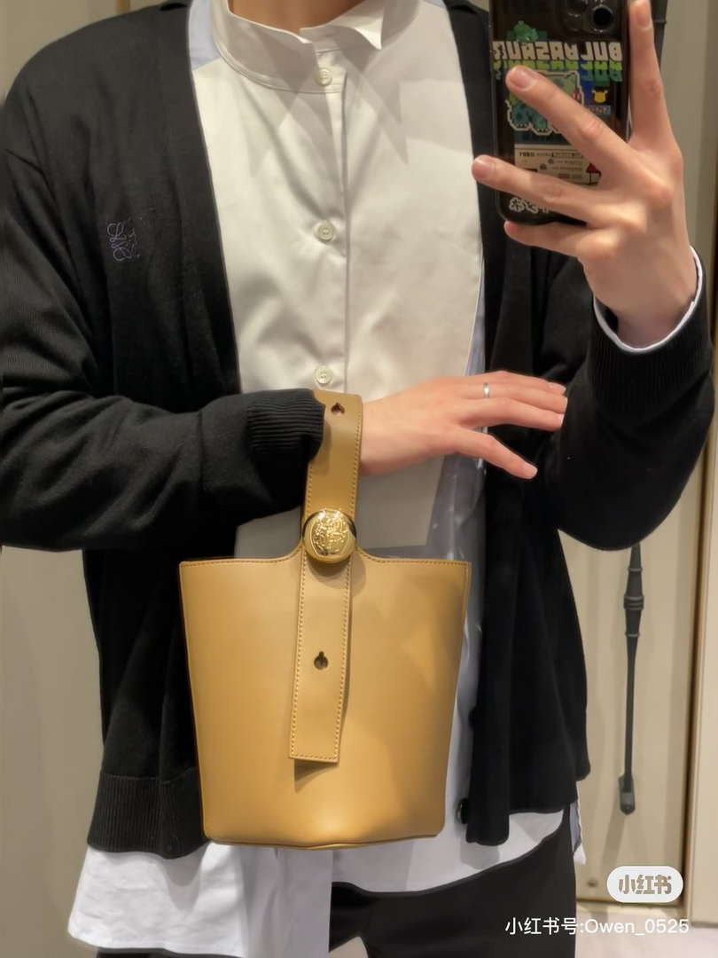 Loewe AANBBBMX02 Mini Pebble Bucket bag in soft grained calfskin Loe8006