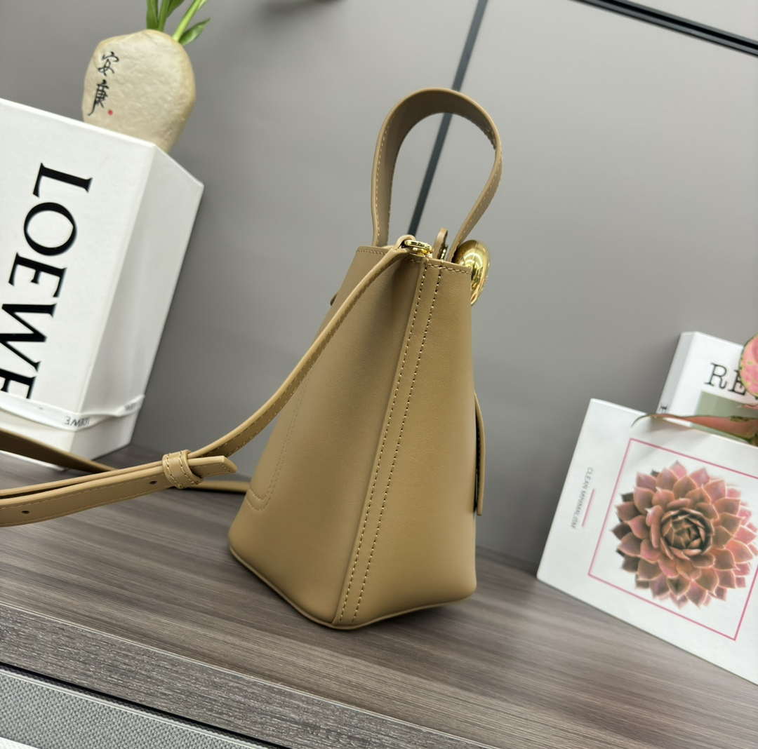 Loewe AANBBBMX02 Mini Pebble Bucket bag in soft grained calfskin Loe8006