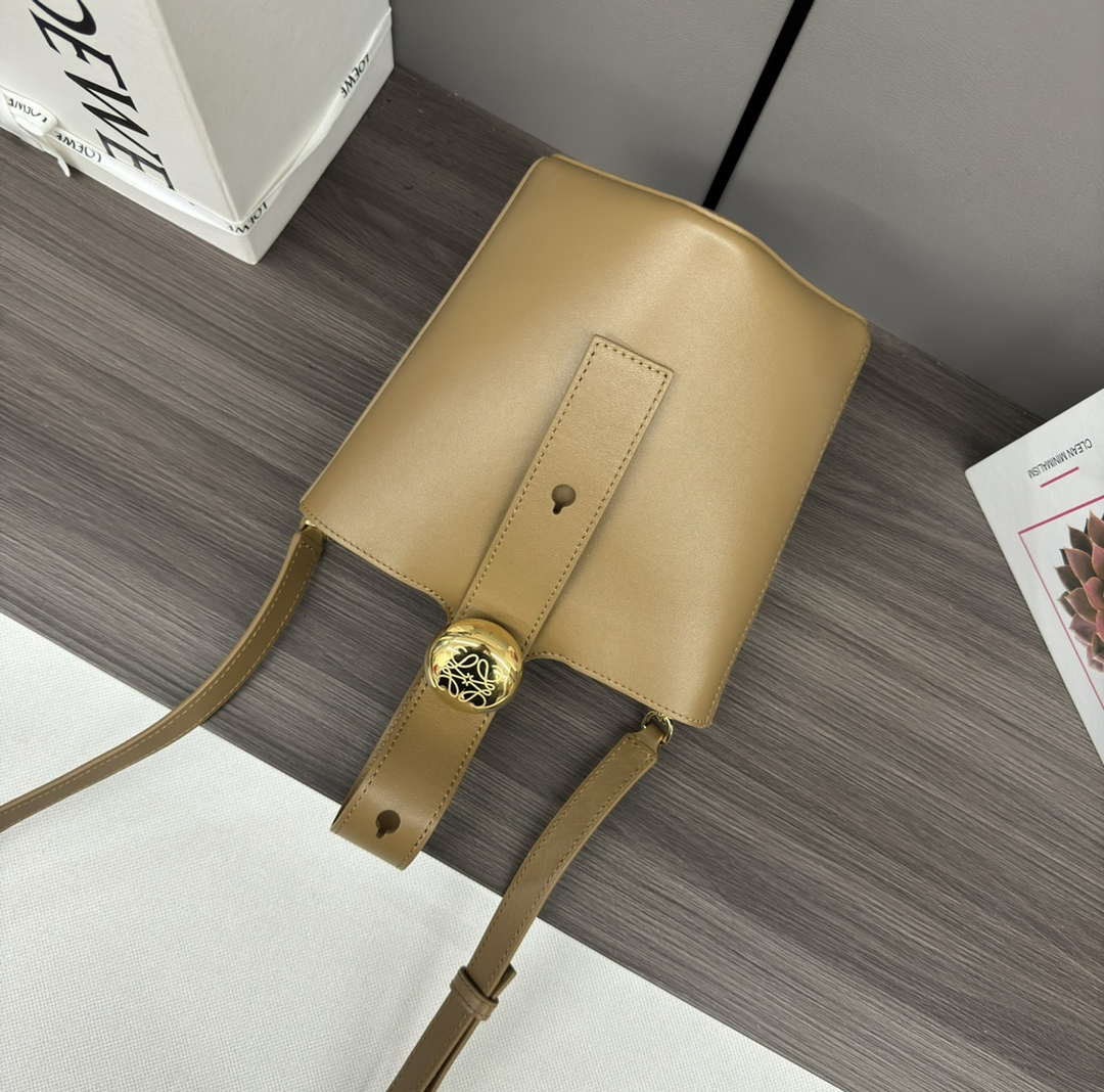 Loewe AANBBBMX02 Mini Pebble Bucket bag in soft grained calfskin Loe8006