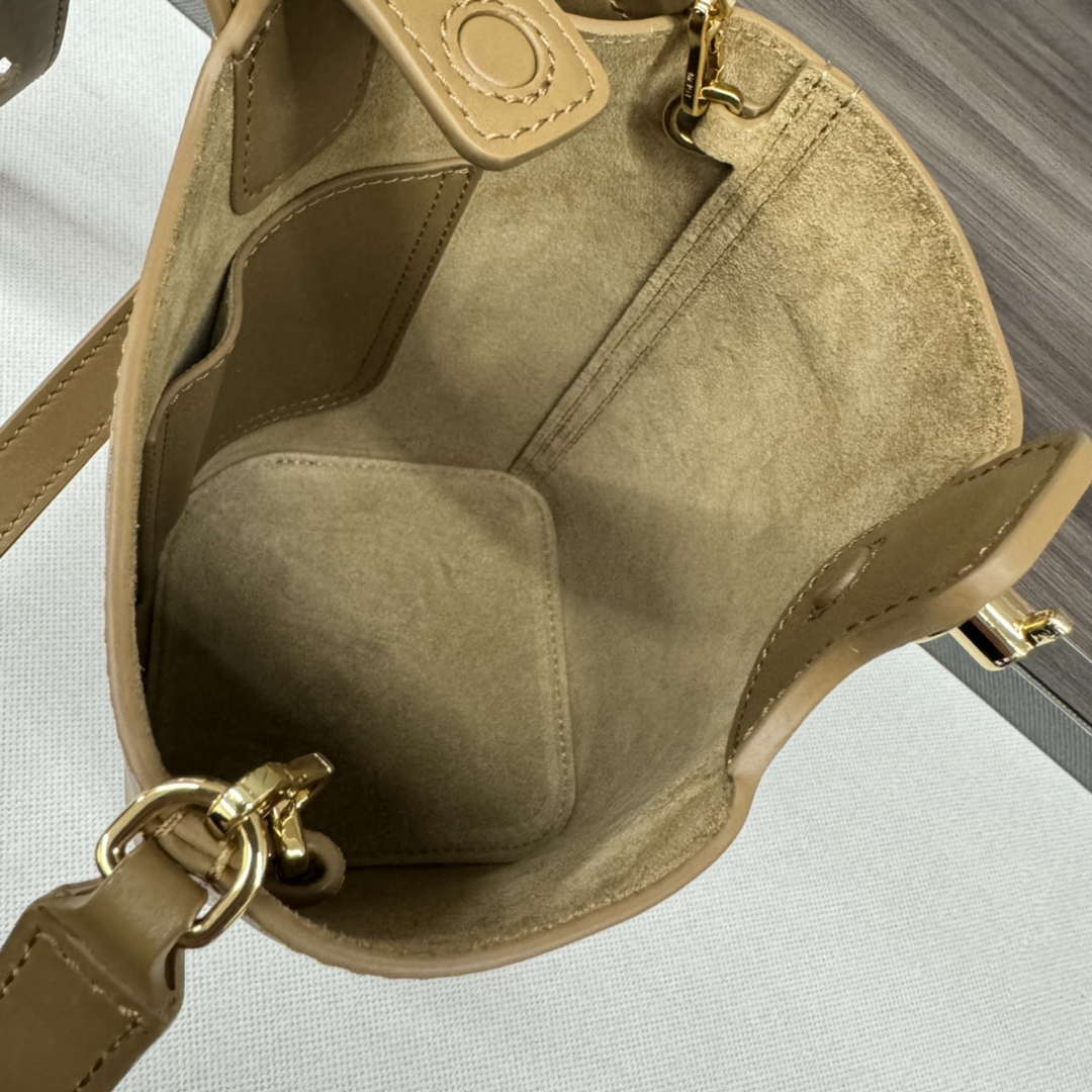 Loewe AANBBBMX02 Mini Pebble Bucket bag in soft grained calfskin Loe8006