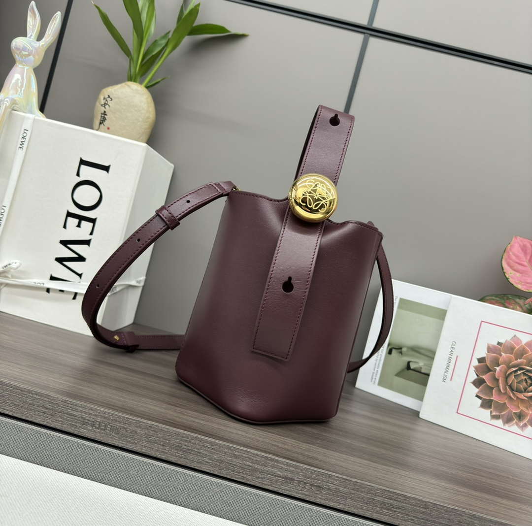 Loewe AANBBBMX02 Mini Pebble Bucket bag in soft grained calfskin Loe8007