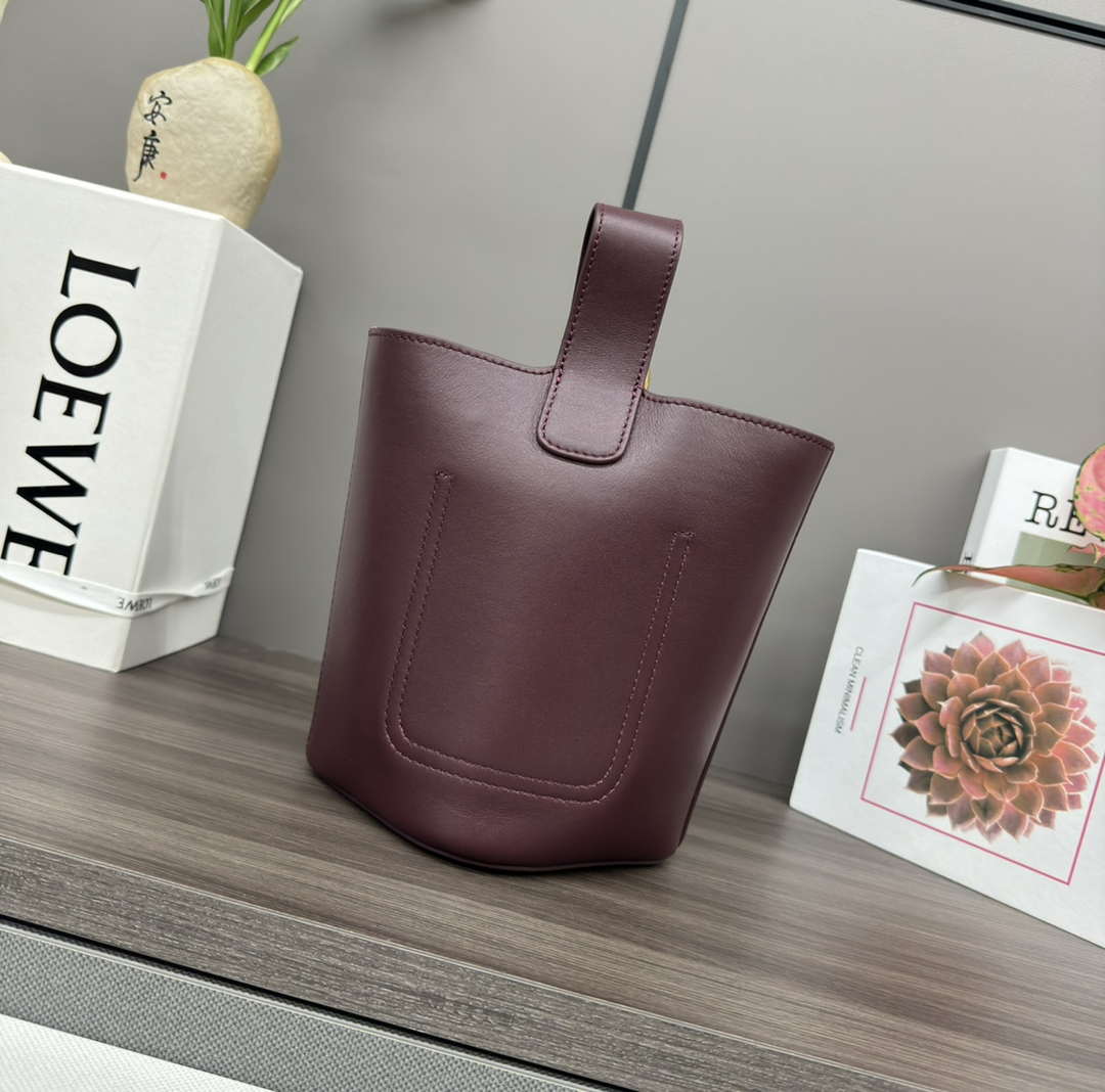 Loewe AANBBBMX02 Mini Pebble Bucket bag in soft grained calfskin Loe8007