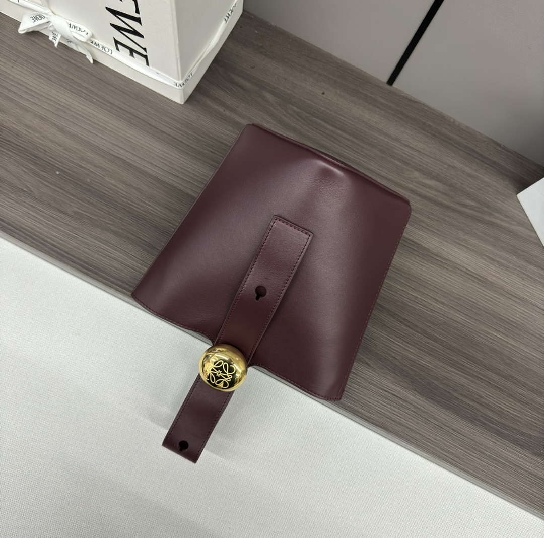 Loewe AANBBBMX02 Mini Pebble Bucket bag in soft grained calfskin Loe8007