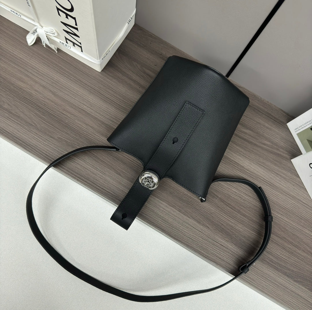 Loewe AANBBBMX02 Mini Pebble Bucket bag in soft grained calfskin Loe8008