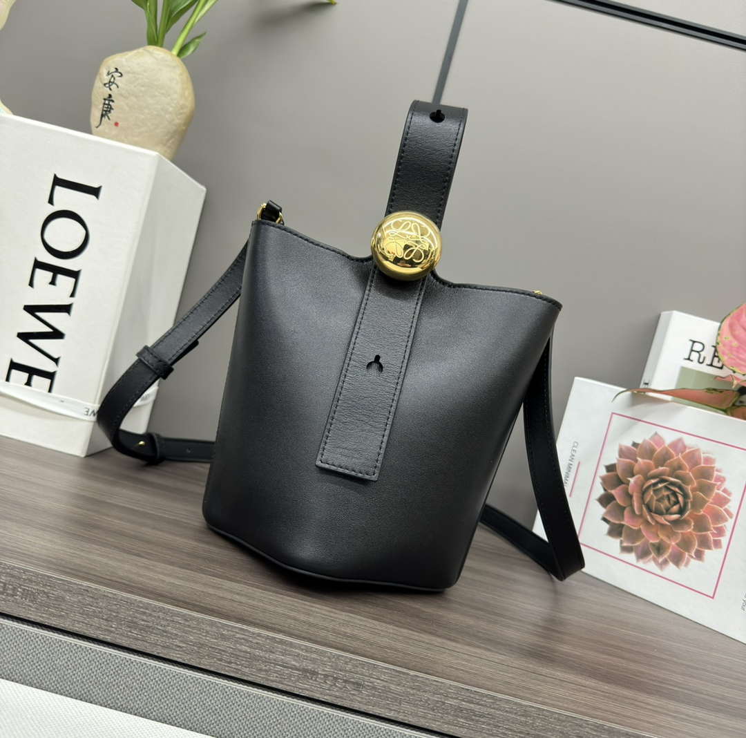 Loewe AANBBBMX02 Mini Pebble Bucket bag in soft grained calfskin Loe8009