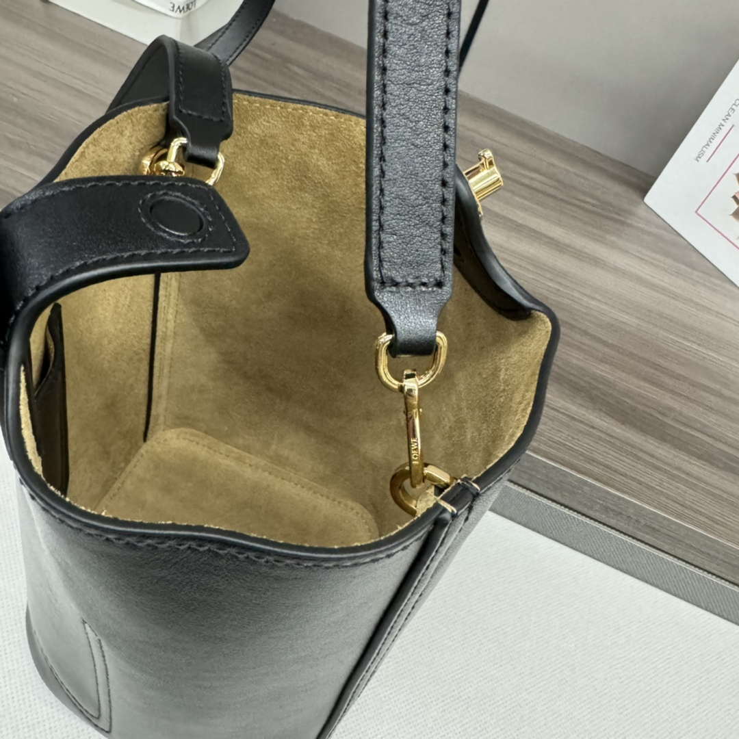 Loewe AANBBBMX02 Mini Pebble Bucket bag in soft grained calfskin Loe8009