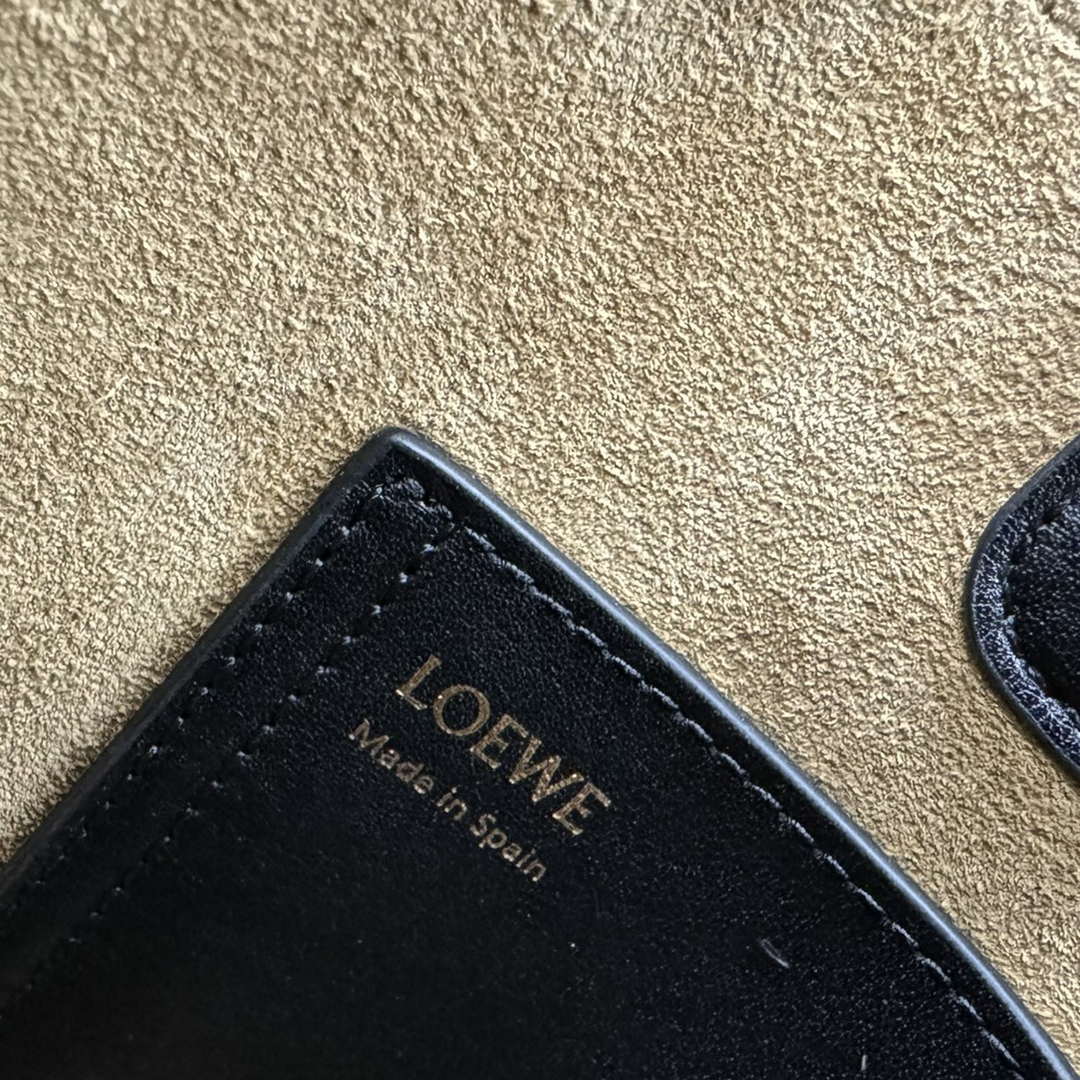 Loewe AANBBBMX02 Mini Pebble Bucket bag in soft grained calfskin Loe8009