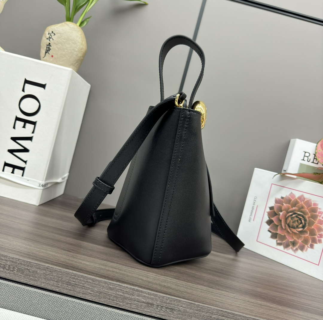 Loewe AANBBBMX02 Mini Pebble Bucket bag in soft grained calfskin Loe8009