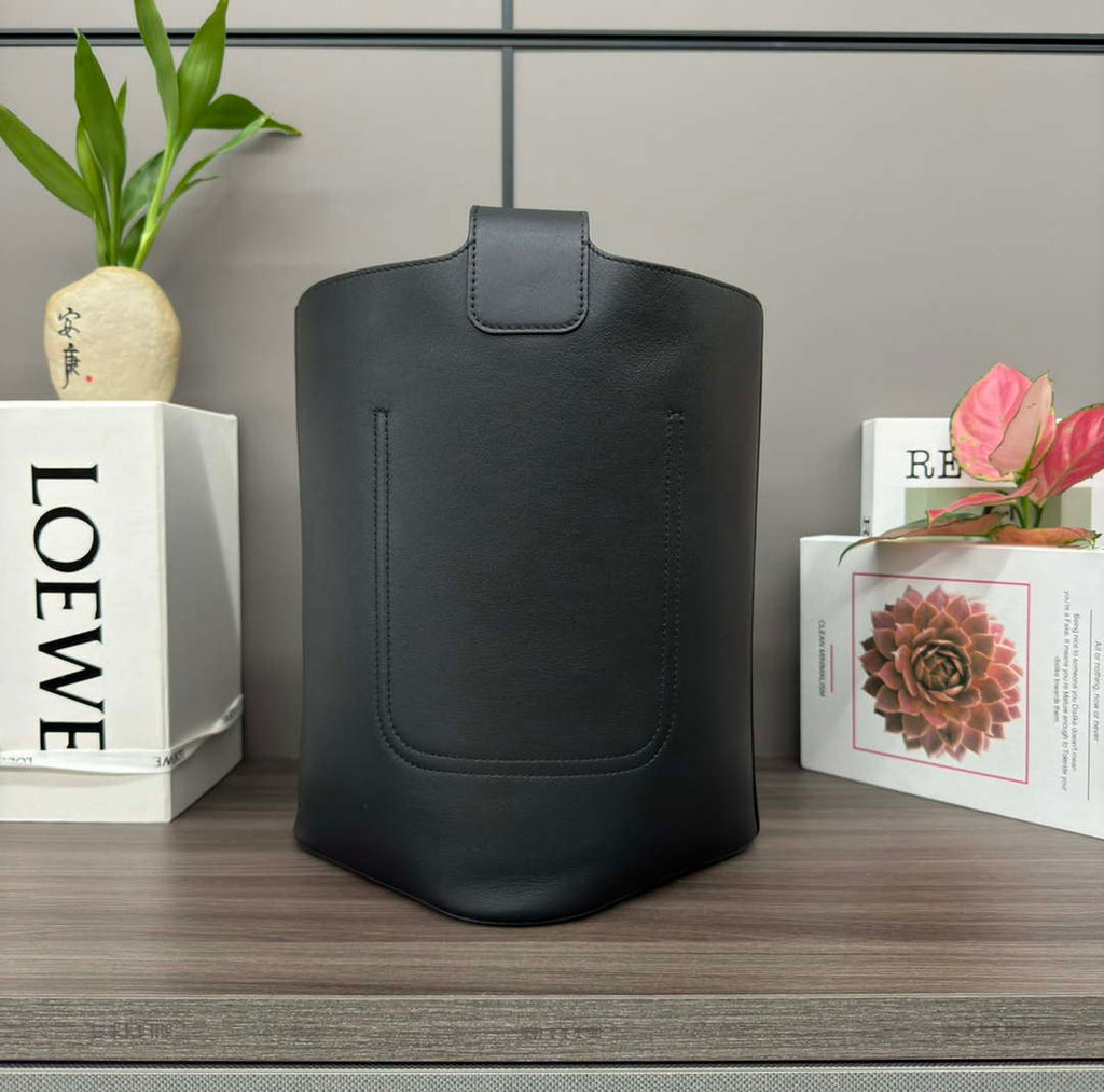 Loewe AANBBBWX01 Medium Pebble Bucket bag in mellow calfskin Black