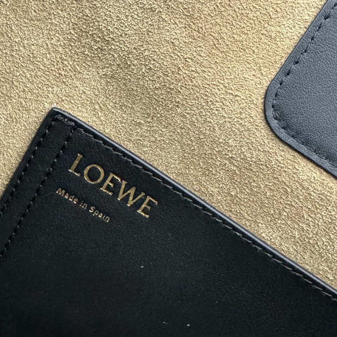 Loewe AANBBBWX01 Medium Pebble Bucket bag in mellow calfskin Black