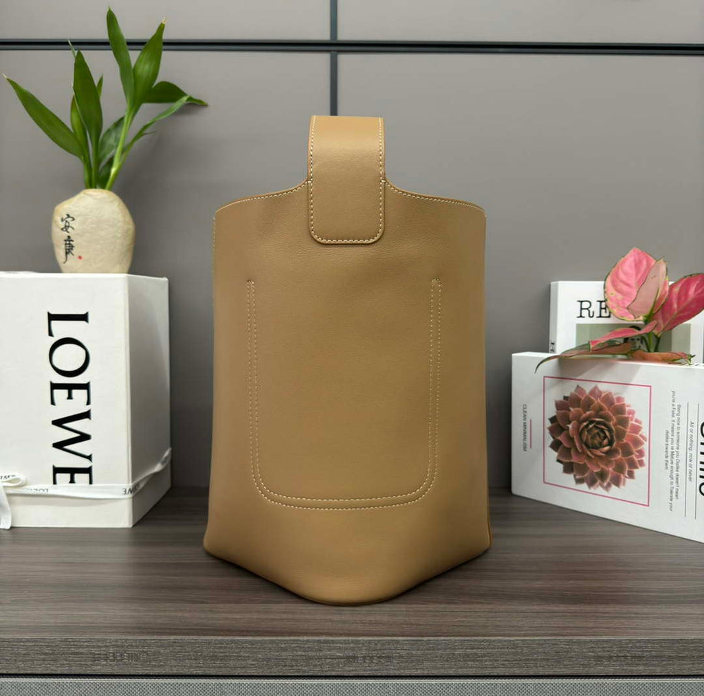 Loewe AANBBBWX01 Medium Pebble Bucket bag in mellow calfskin Brown