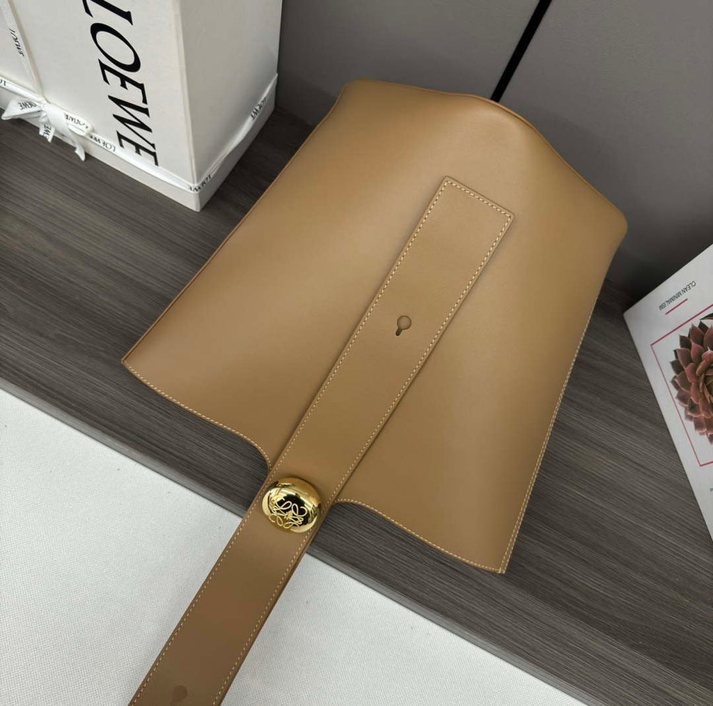 Loewe AANBBBWX01 Medium Pebble Bucket bag in mellow calfskin Brown