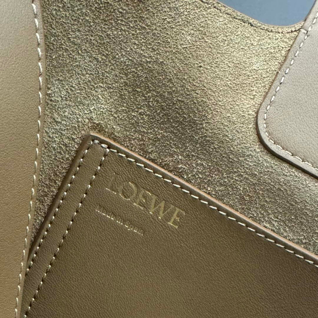 Loewe AANBBBWX01 Medium Pebble Bucket bag in mellow calfskin Brown