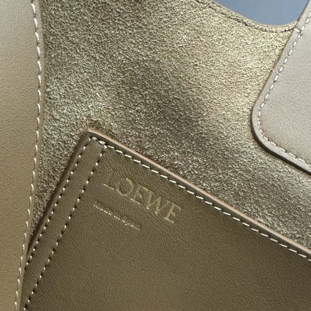 Loewe AANBBBWX01 Medium Pebble Bucket bag in mellow calfskin Brown