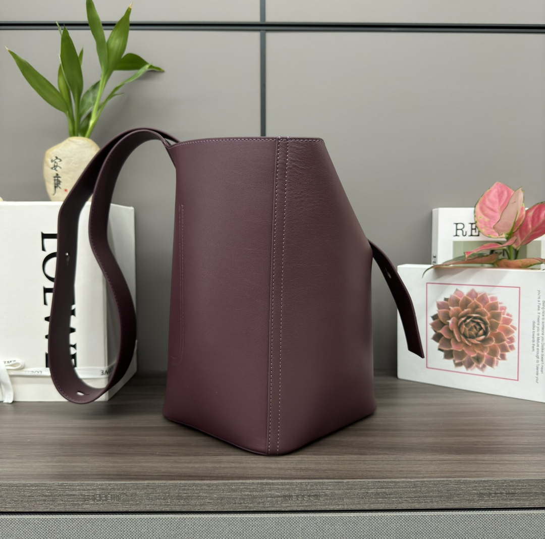 Loewe AANBBBWX01 Medium Pebble Bucket bag in mellow calfskin Wine Red