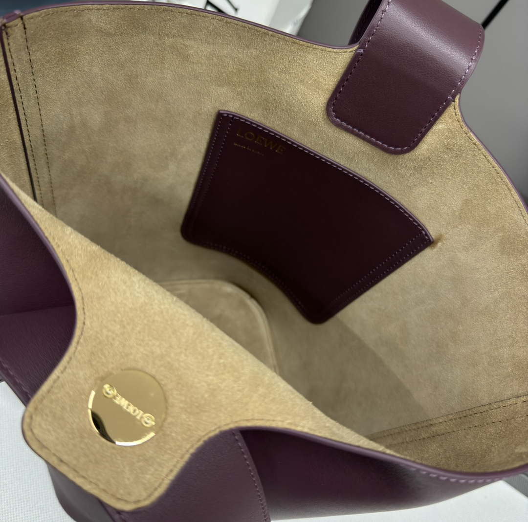Loewe AANBBBWX01 Medium Pebble Bucket bag in mellow calfskin Wine Red