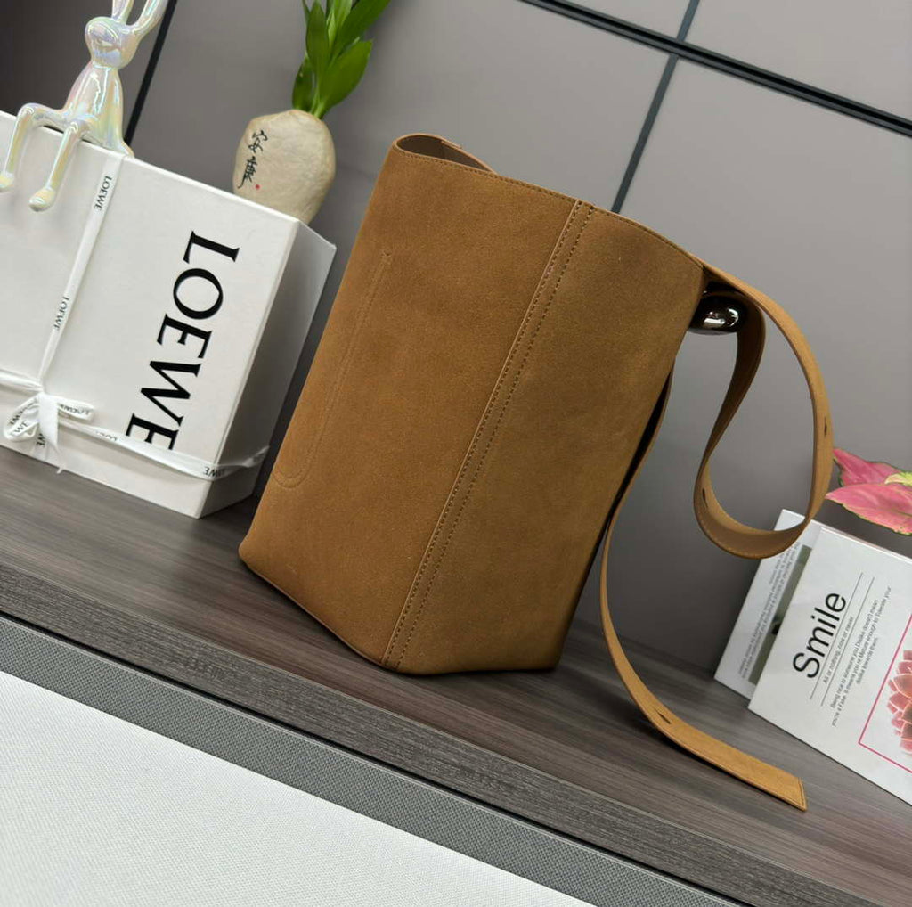 Loewe AANBBBWX01 Large Pebble Bucket bag in mellow Suede cowhide leather Brown