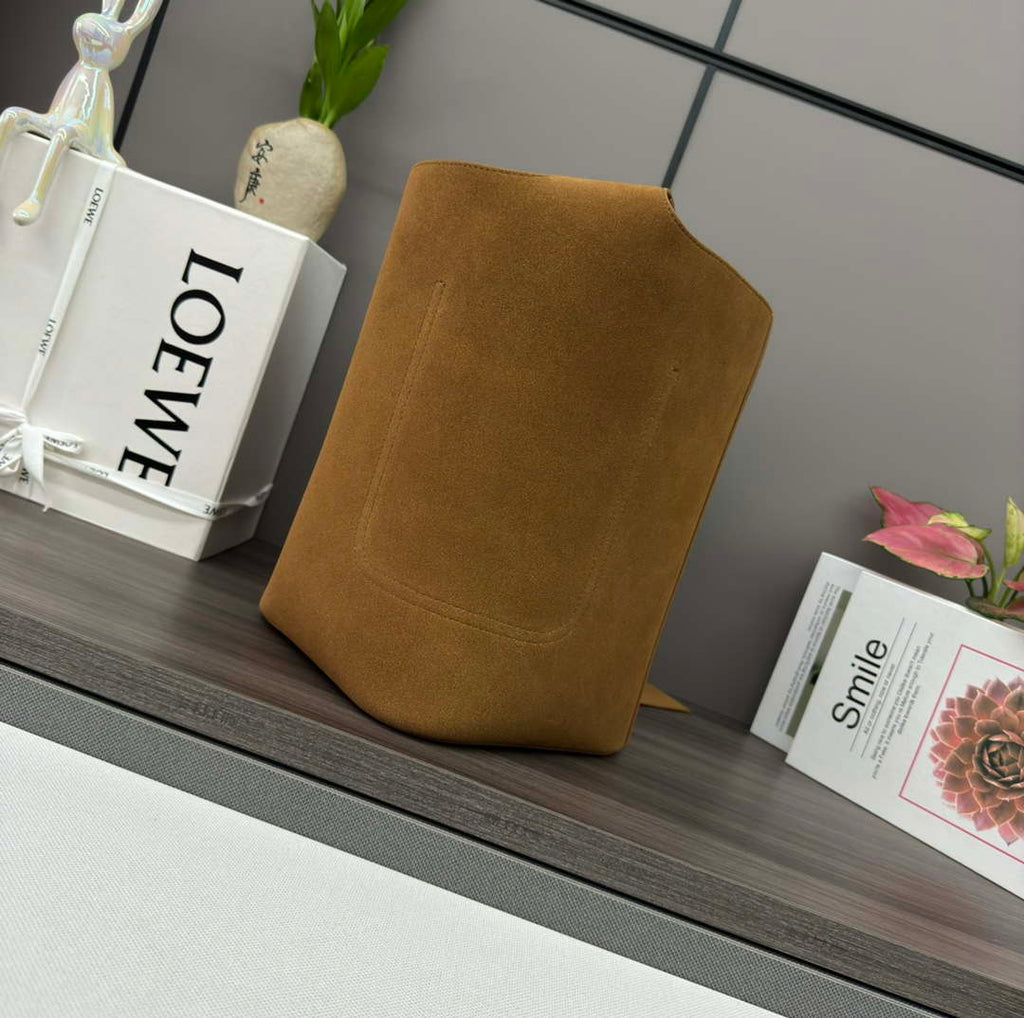 Loewe AANBBBWX01 Large Pebble Bucket bag in mellow Suede cowhide leather Brown