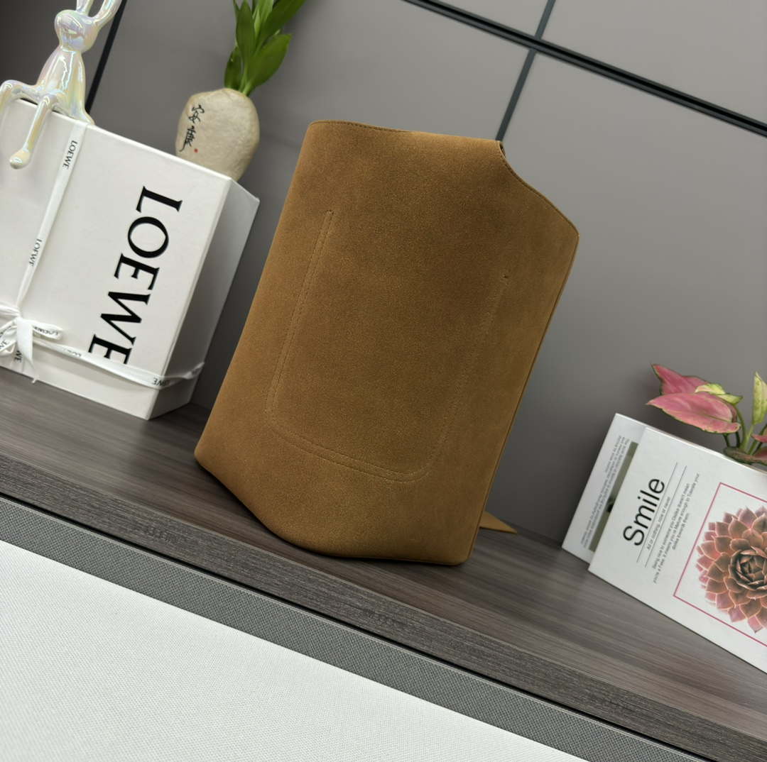 Loewe AANBBBWX01 Large Pebble Bucket bag in mellow Suede cowhide leather Brown