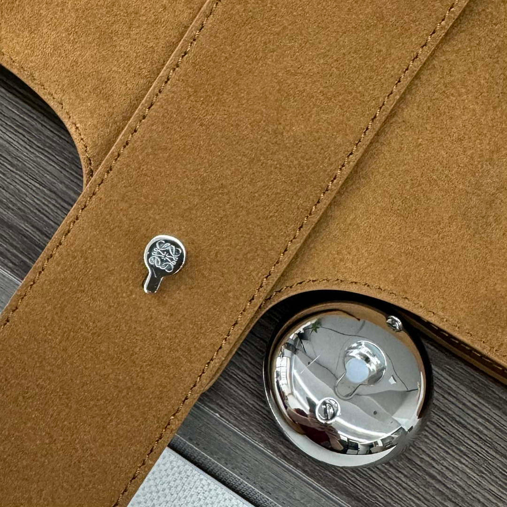 Loewe AANBBBWX01 Large Pebble Bucket bag in mellow Suede cowhide leather Brown