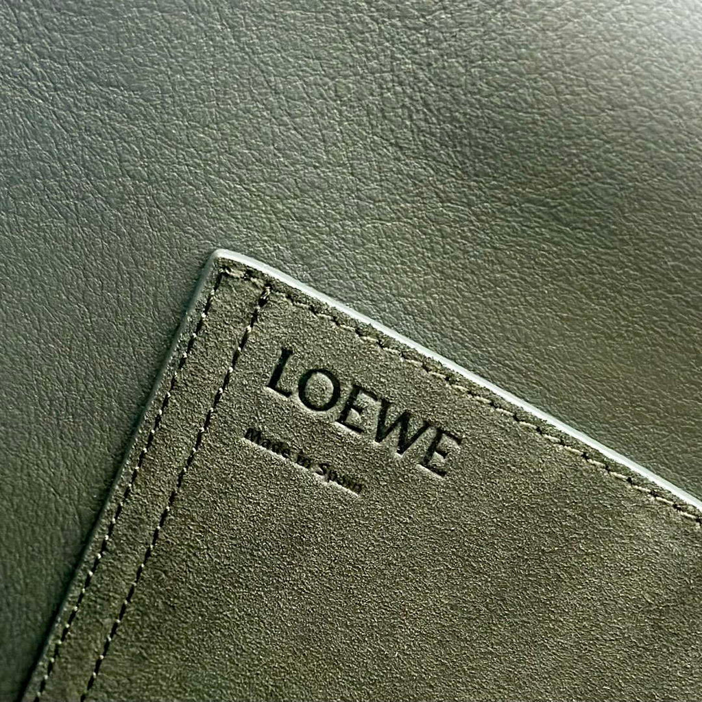 Loewe AANBBBWX01 Large Pebble Bucket bag in mellow Suede cowhide leather Green