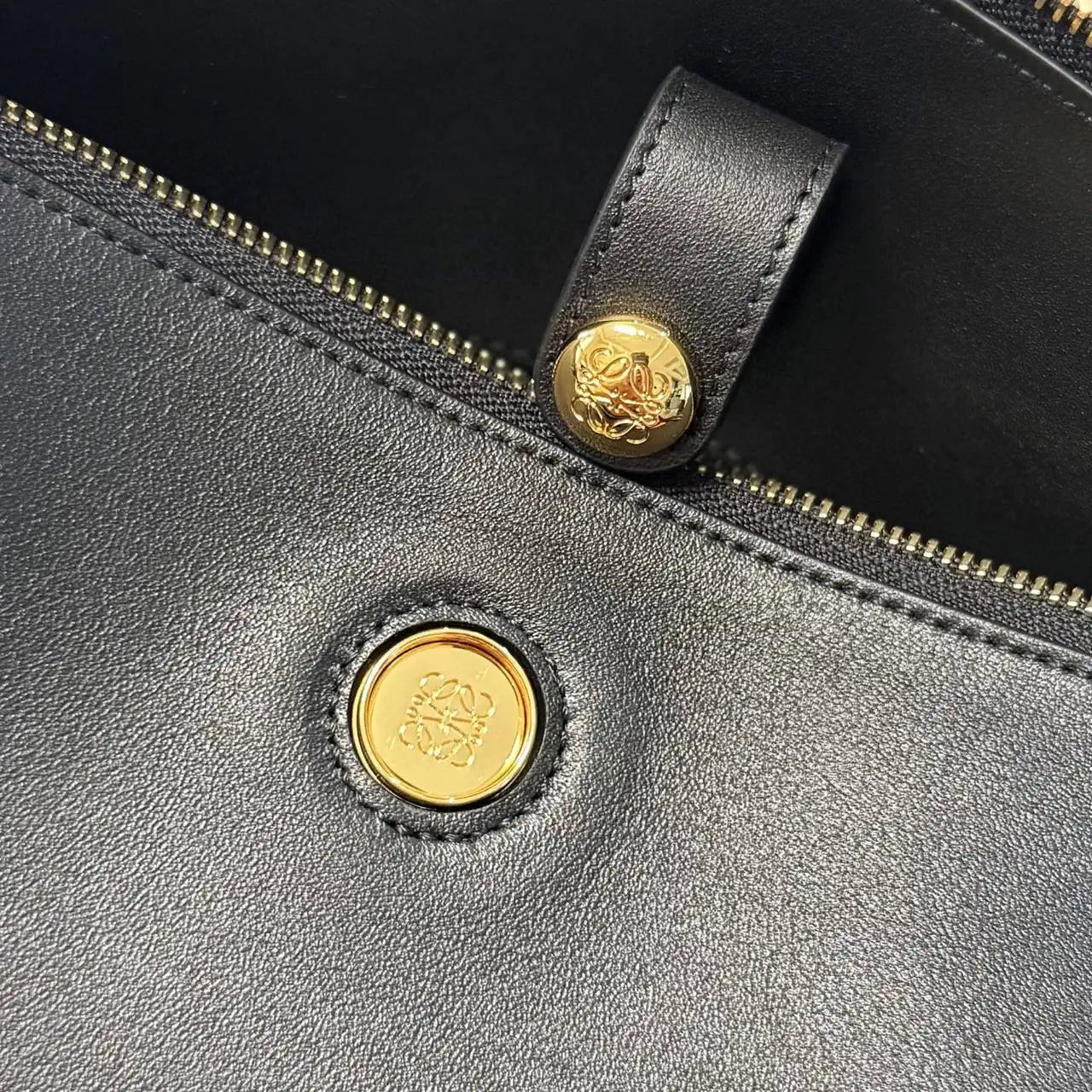 Loewe AANBSPBX01 Large Madrid bag in supple calfskin Black