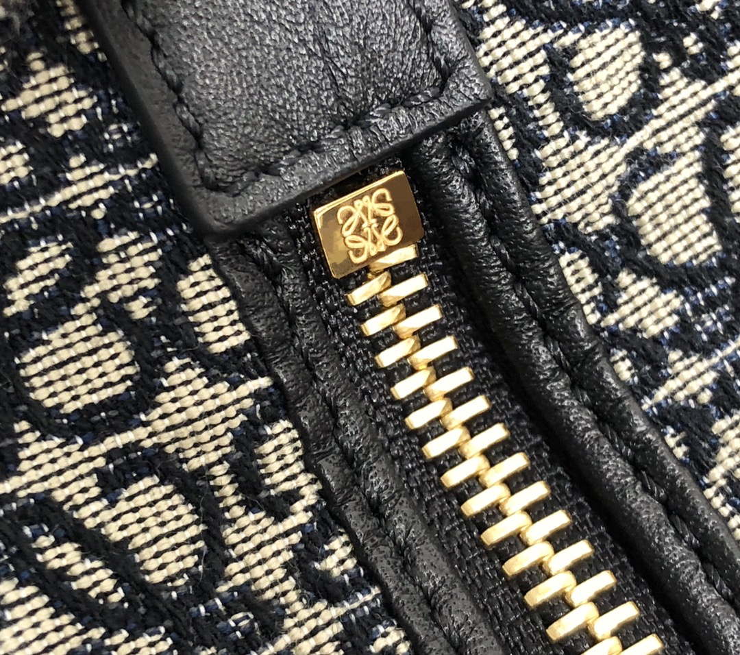 Loewe B906Q63X04 Small Cubi Crossbody bag Black and white