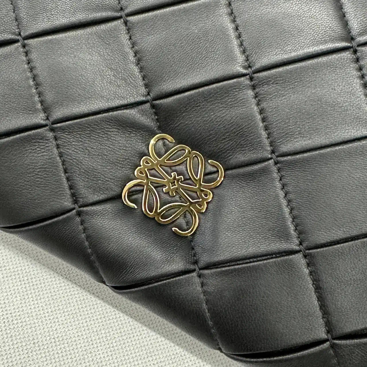 Loewe Large Puffer Goya Bag in Pleated Shiny Nappa 062466 Black