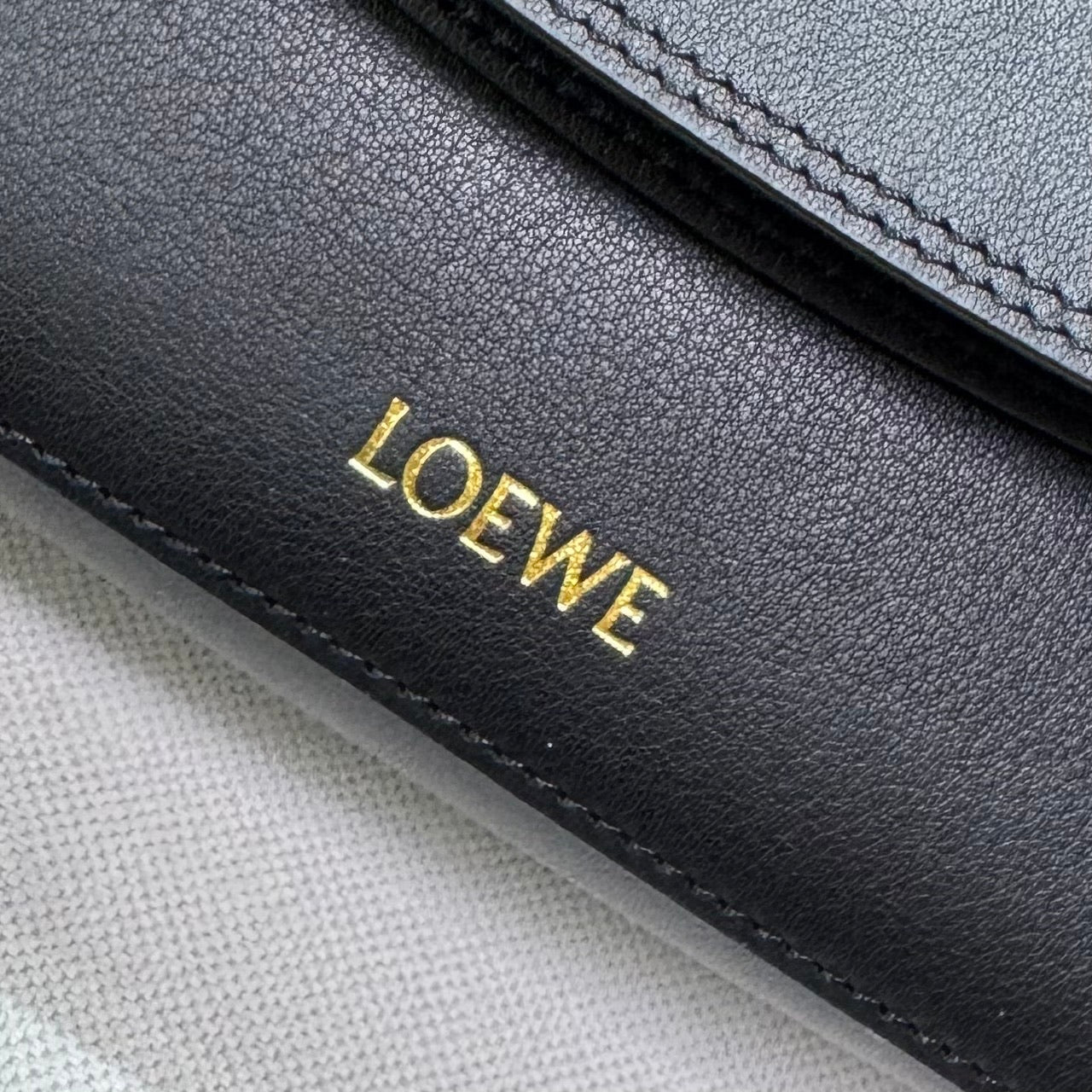 Loewe Medium Ola bag in smooth calfskin AP22P22X07  Lo90002