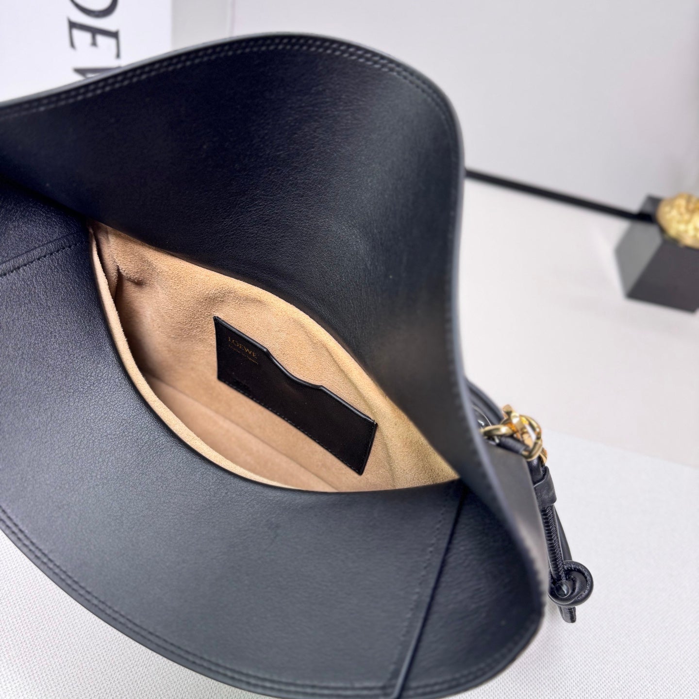 Loewe Medium Ola bag in smooth calfskin AP22P22X07  Lo90002
