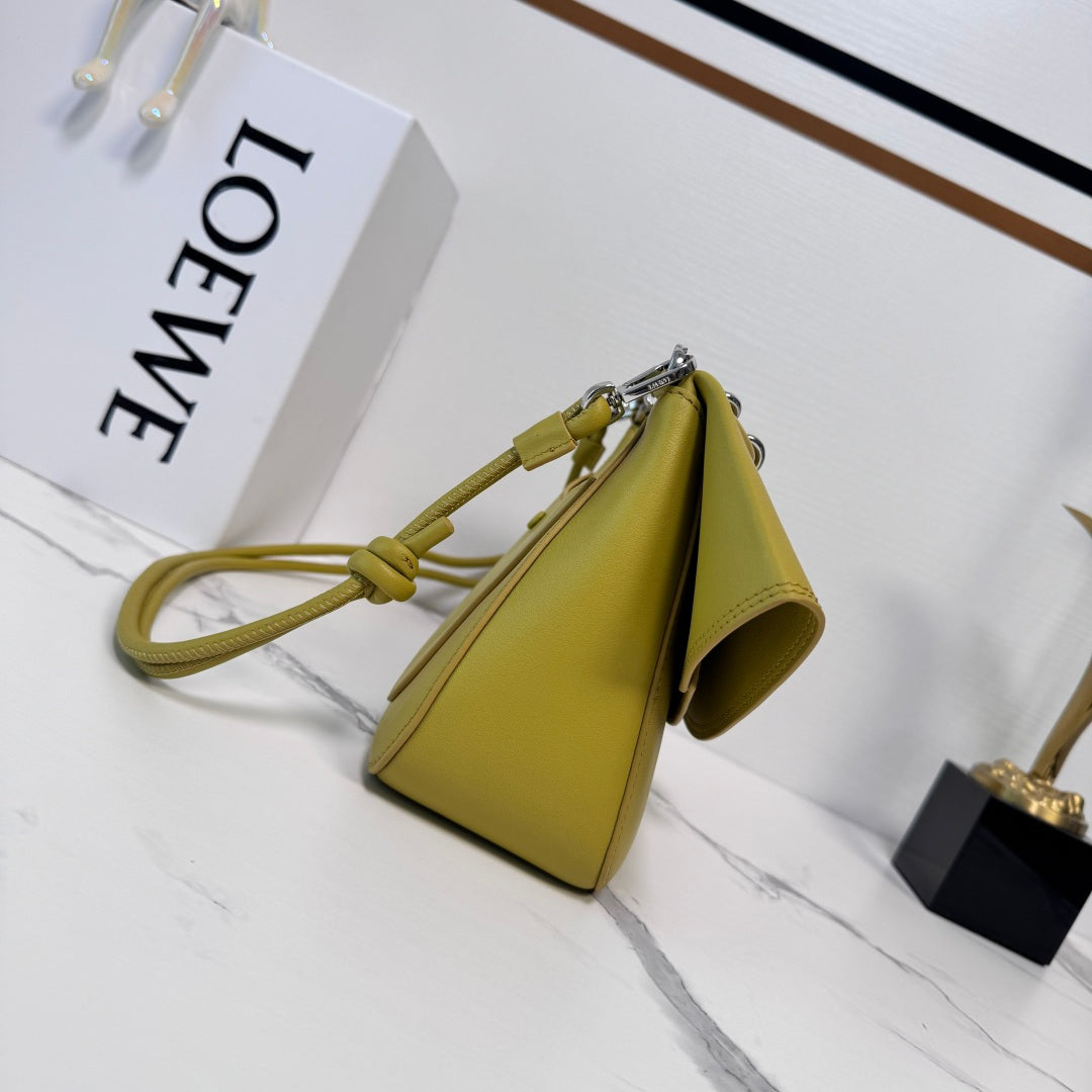 Loewe Medium Ola bag in smooth calfskin AP22P22X07  Lo90003