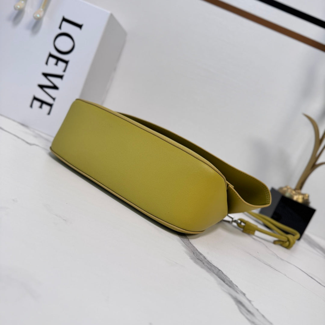 Loewe Medium Ola bag in smooth calfskin AP22P22X07  Lo90003