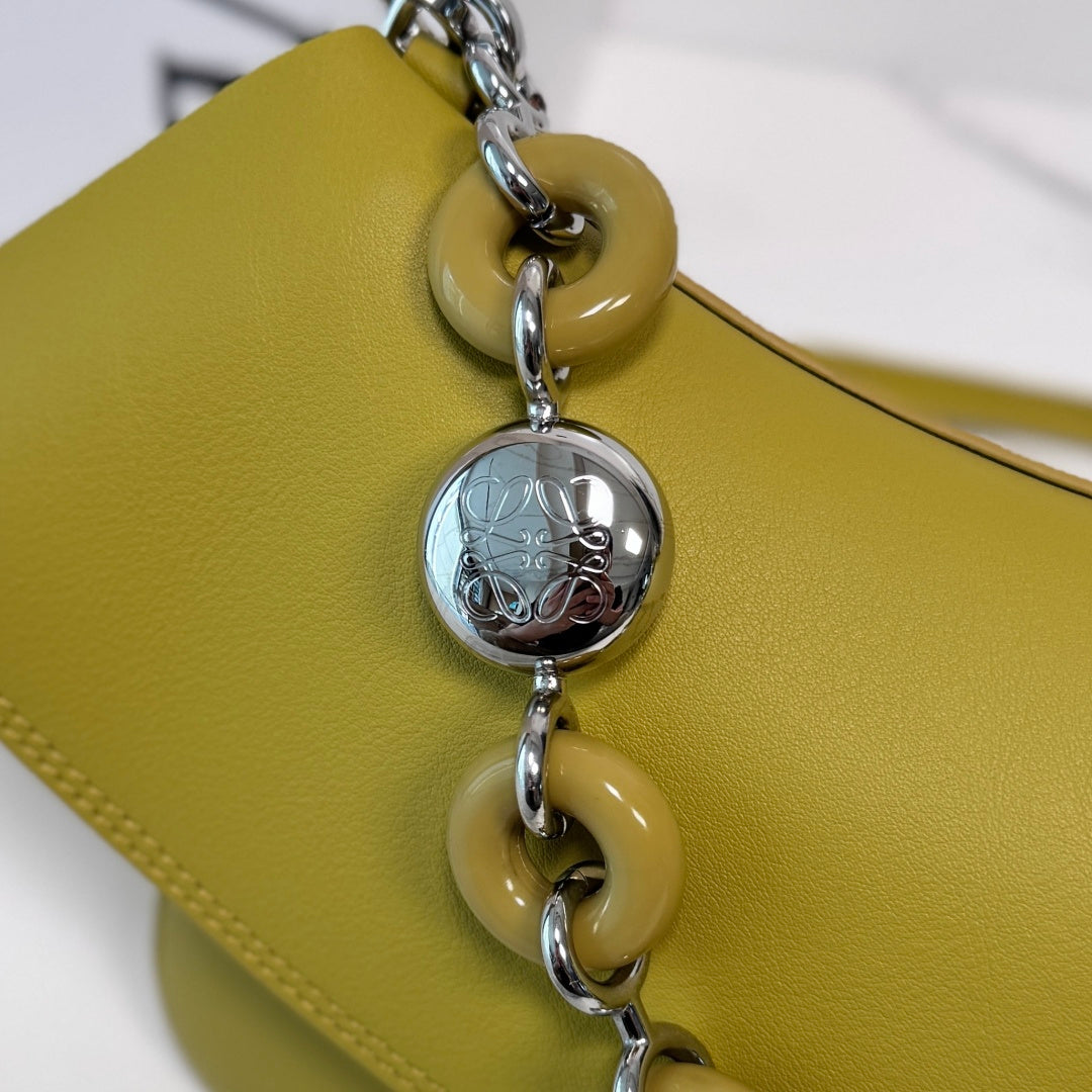 Loewe Medium Ola bag in smooth calfskin AP22P22X07  Lo90003
