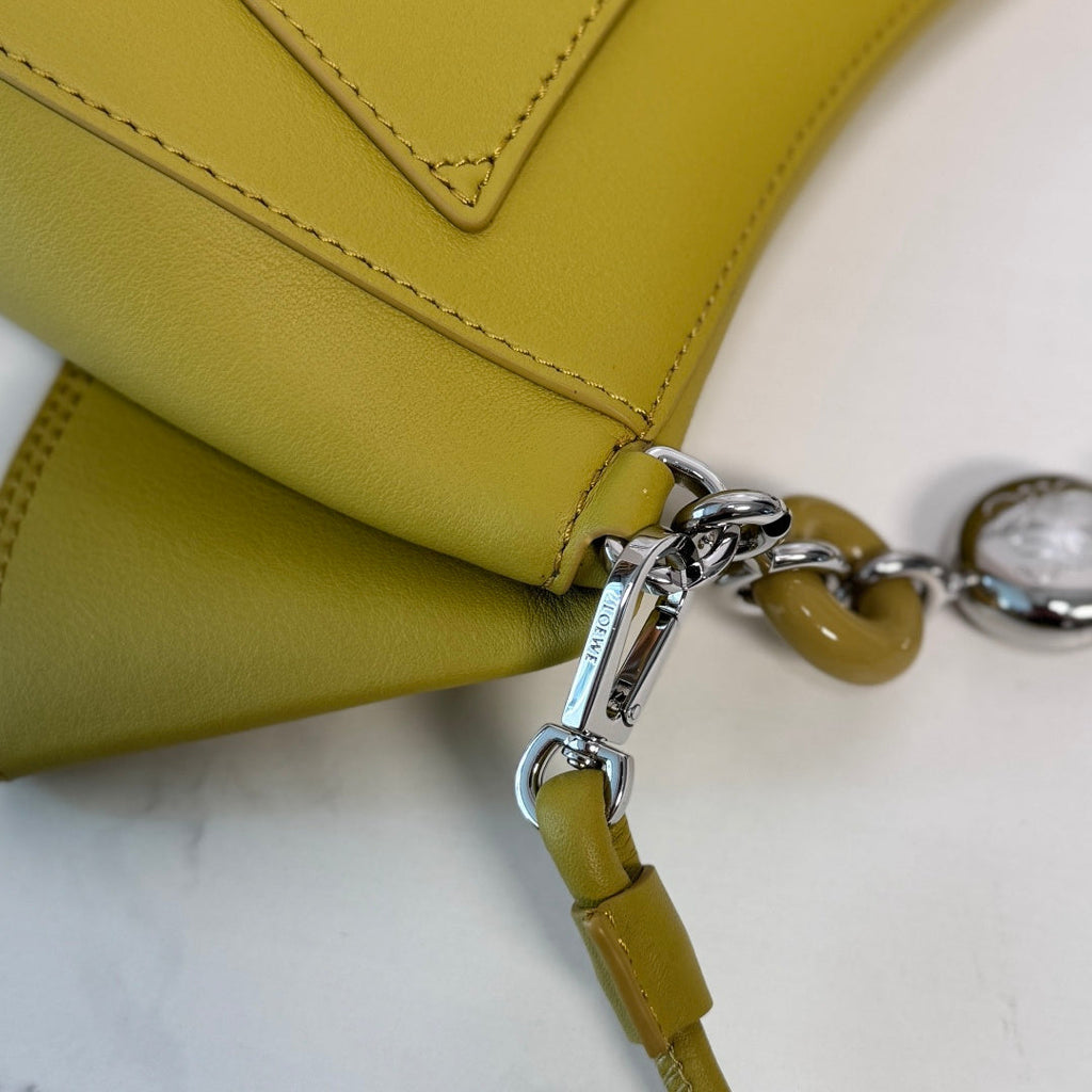 Loewe Medium Ola bag in smooth calfskin AP22P22X07  Lo90003