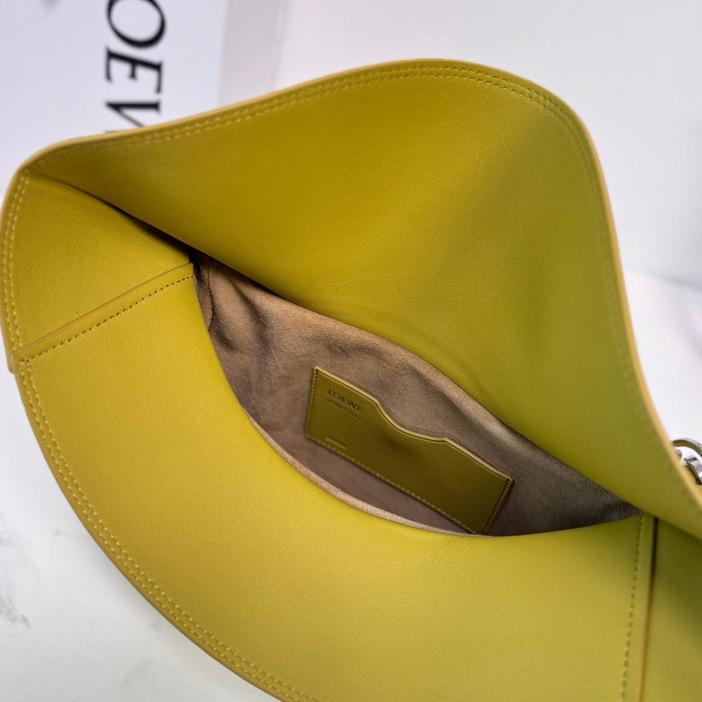 Loewe Medium Ola bag in smooth calfskin AP22P22X07  Lo90003